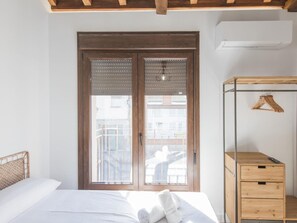 3 bedrooms, iron/ironing board, Internet, bed sheets