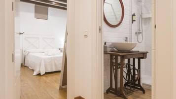 Dutxa, assecador de cabells i tovalloles