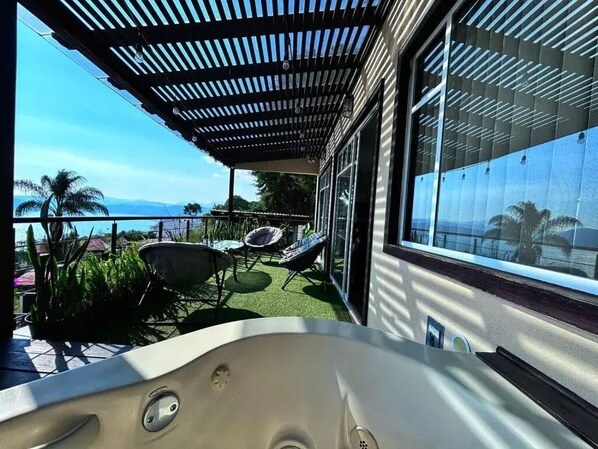 Bain à remous extérieur