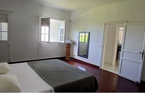 4 dormitorios, tabla de planchar con plancha, wifi y ropa de cama
