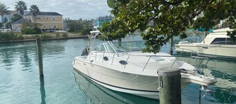 Charming 2-bedroom condo with WiFi, AC in lovely Sandyport,Bahamas