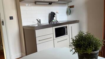 Microondas, parrilla de estufa y lavavajillas