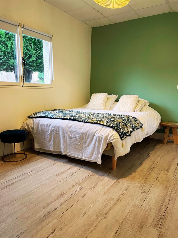 1 bedroom, desk, iron/ironing board, WiFi