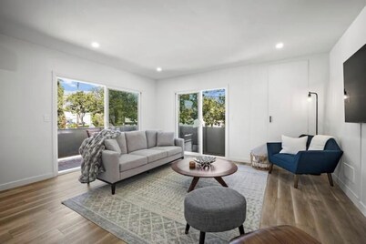 Spacious Apt w/ 2BR - City Center