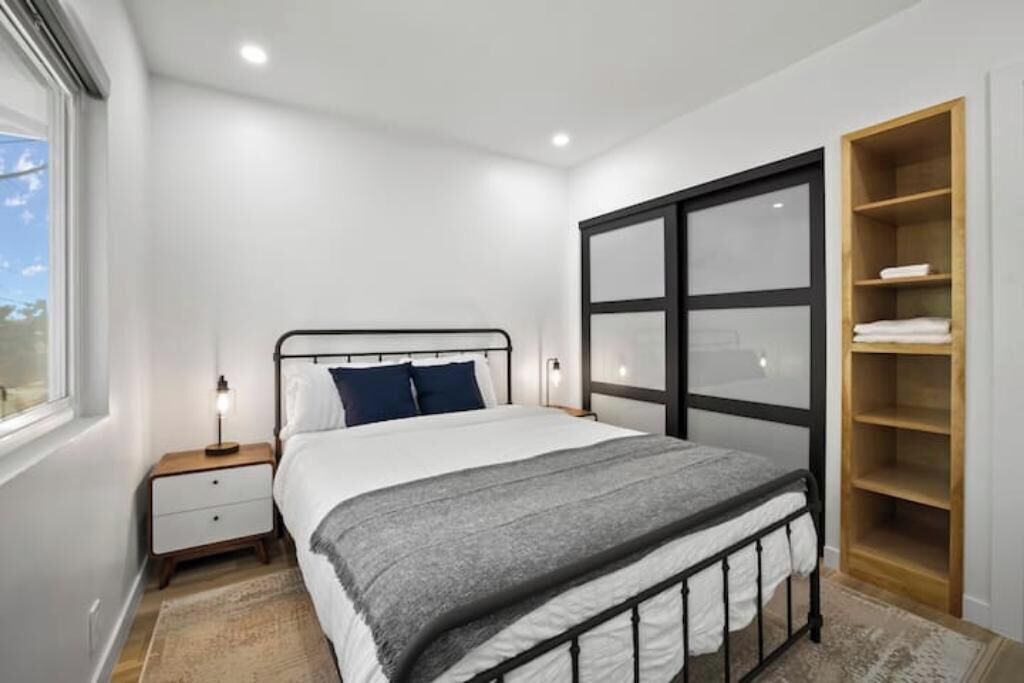 2 soverom, strykejern/-brett, reiseseng for barn og wi-fi