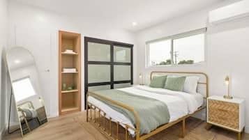 1 slaapkamer, een strijkplank/strijkijzer, reisbedje, wifi