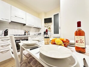 Fridge, microwave, oven, stovetop - Luxurious View on Pitti Palace - 2 Bedrooms ( Centro ) (Firenze)