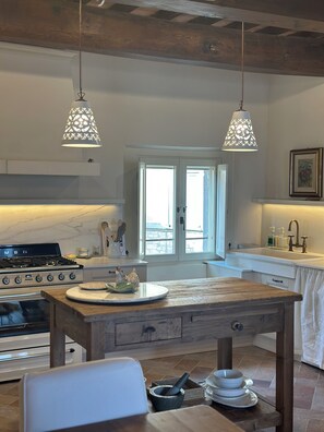 Kühlschrank, Ofen, Herdplatte, Geschirrspüler