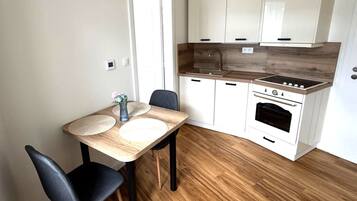 Comfort Apartment, Garden View | Private kitchen | Full-size fridge, microwave, oven, stovetop