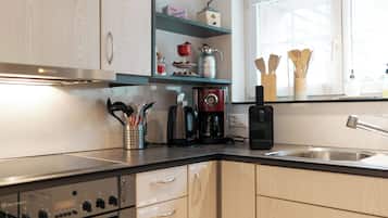 Fridge, oven, stovetop, dishwasher