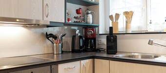 Epic view and sun sets from spacious 4 bedroom apartment. Large families +groups