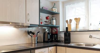 Epic view and sun sets from spacious 4 bedroom apartment. Large families +groups