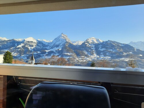 Epic view and sun sets from spacious 4 bedroom apartment. Large families +groups