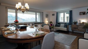 Dining - Epic view and sun sets from spacious 4 bedroom apartment. Large families +groups (Amden)