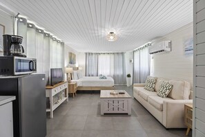 TV - WLR5 - Studio near Palm Beach - White Lotus Retreat (Noord)