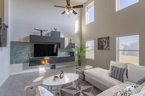 Smart TV, fireplace - Private home in Richmond (Richmond)