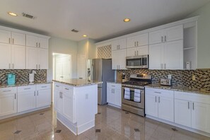 Fridge, microwave, dishwasher, cookware/dishes/utensils