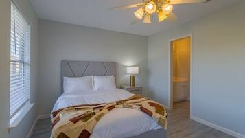 5 bedrooms, desk, iron/ironing board, free WiFi