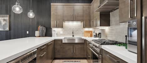 Townhome, Balcony, Mountain View | Private kitchen