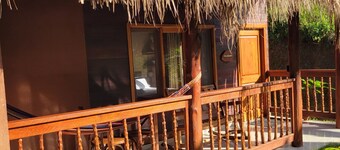 Mtn View Queen 4guest ac breakfast wifi pool