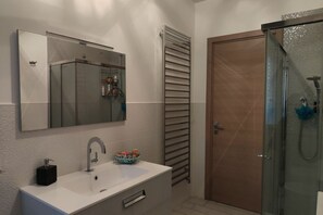 Shower, bidet, towels - Homiday - K1 - SciKKoso (Pineto)