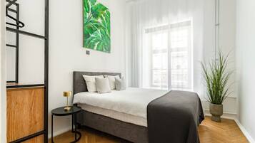 2 bedrooms, iron/ironing board, free WiFi