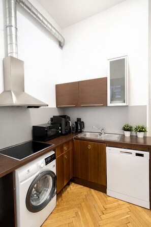 Electric kettle, high chair