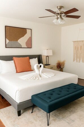 4 bedrooms, iron/ironing board, WiFi, bed sheets - Spacious 3BR Home + Casita, Heated Pool, Near Old Town, Fire Table, Sleeps 15 ♥ (Scottsdale)