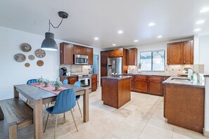 Microwave, oven, stovetop, dishwasher - Spacious 3BR Home + Casita, Heated Pool, Near Old Town, Fire Table, Sleeps 15 ♥ (Scottsdale)