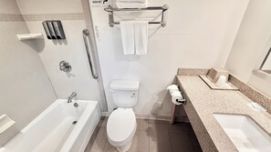 Standard Suite, 1 King Bed | Bathroom | Hair dryer, towels, soap, shampoo - Alhambra Hotel (Alhambra)