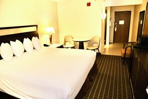Standard Room, 1 King Bed, Bathtub Grab Bars | In-room safe, desk, iron/ironing board, free WiFi - Alhambra Hotel (Alhambra)
