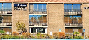Front of property - Alhambra Hotel (Alhambra)