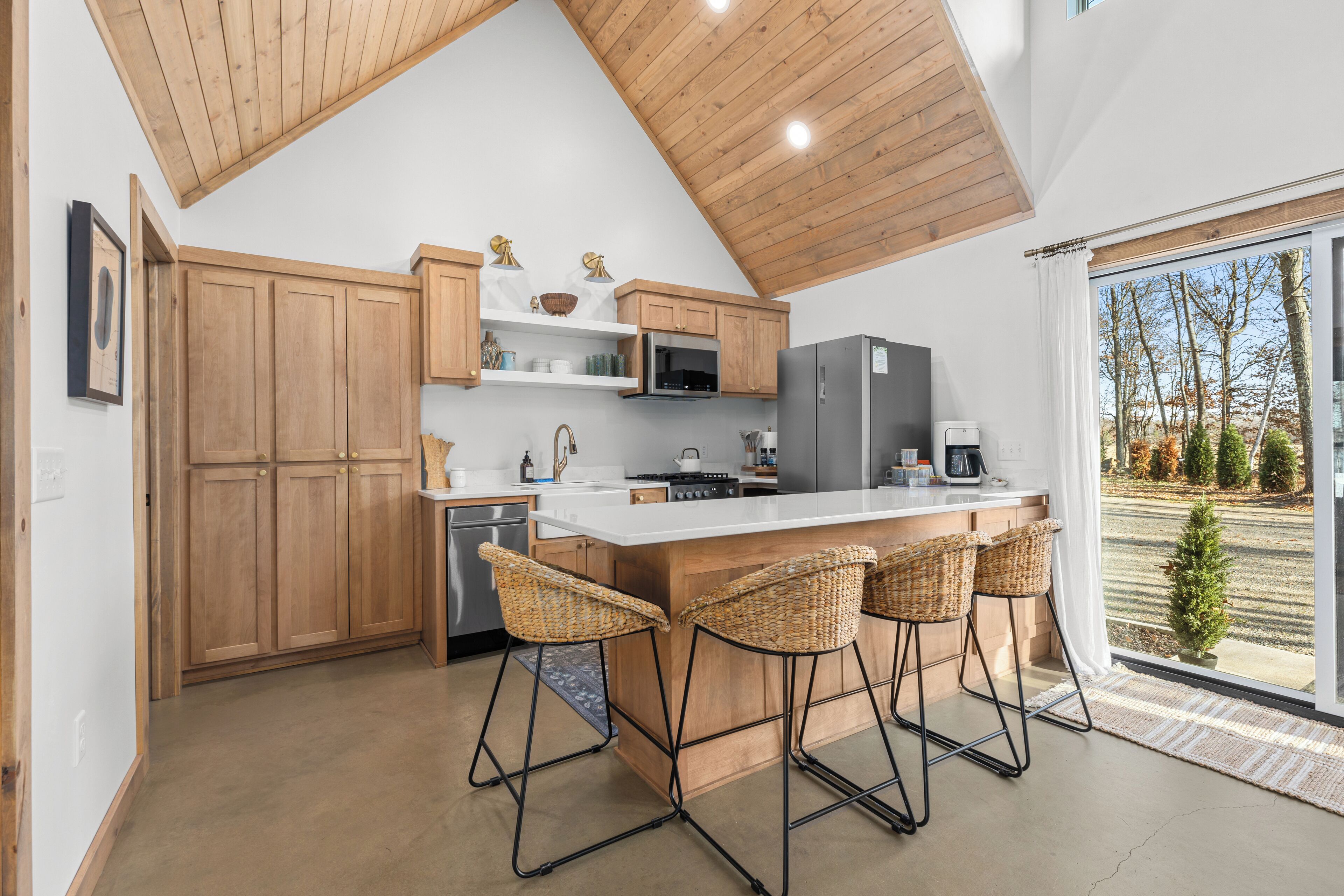 Kylskåp, mikrovågsugn, ugn och spishäll