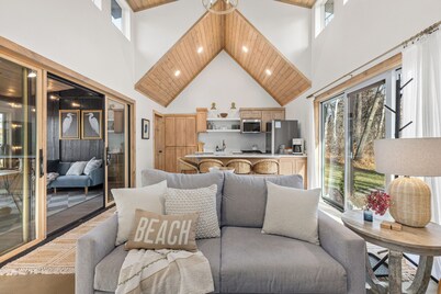 Cozy cabin w hot tub & fireplace, near Nisswa/crosslake