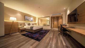 Suite, 1 très grand lit, non-fumeur, bain à remous