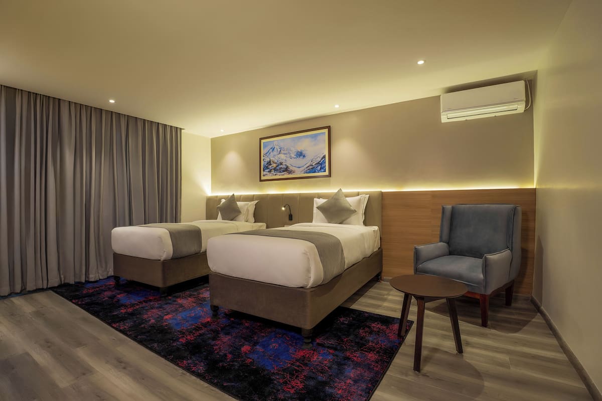 Standard Room, 2 Single Beds, Non Smoking | Premium bedding, minibar, in-room safe, desk