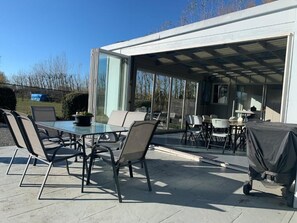 Outdoor dining - Spires Barn Lodge (Christchurch)