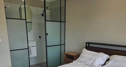 Quiet house with great views and a 5 min drive to town