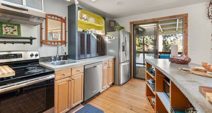 Cozy, comfortable, peaceful, unique lakeside house w beautiful views/Olympia