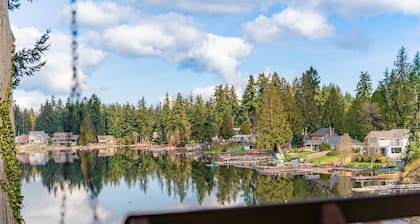 Cozy, comfortable, peaceful, unique lakeside house w beautiful views/Olympia