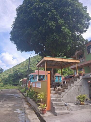 Cozy 2-bedroom apartment in Pte Michel with WiFi, AC, Fans, TV, Full Kitchen