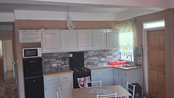Fridge, microwave, stovetop, electric kettle