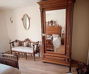 6 bedrooms, iron/ironing board, travel crib, free WiFi - Lovely cottage for 15 country chic décoration quiet place to discover asap! (Saint-Cyr-sur-Morin)