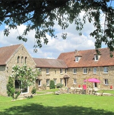 Lovely cottage for 15 country chic décoration quiet place to discover asap!