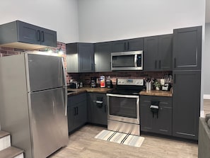 Fridge, microwave, oven, stovetop - Lakeshore Living- studio apartment (Gallatin)