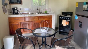 Private kitchen - Escape to Paradise at Venus Lodging House, Alto Boquete (Alto Boquete)