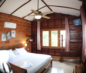 1 chambre, fer et planche Ă repasser, Wi-Fi, draps fournis
