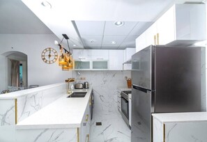 Fridge, microwave, oven, stovetop