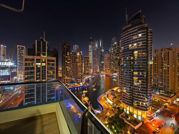 Property grounds - Luxury Penthouse In The Heart of Dubai Marina (Dubai)