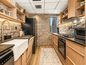 冰箱、微波炉、烤箱、炉灶